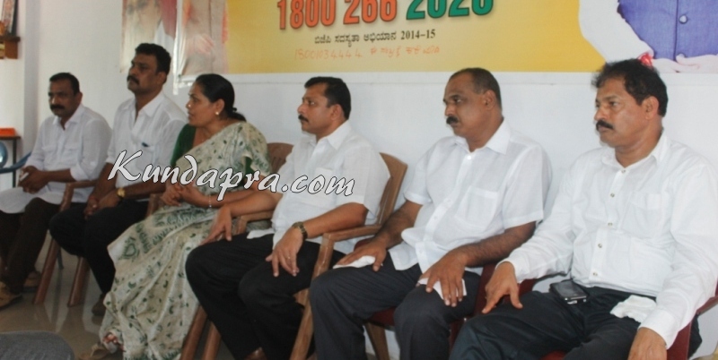 MP Shobha Karadlaje press meet at kundapura (4)