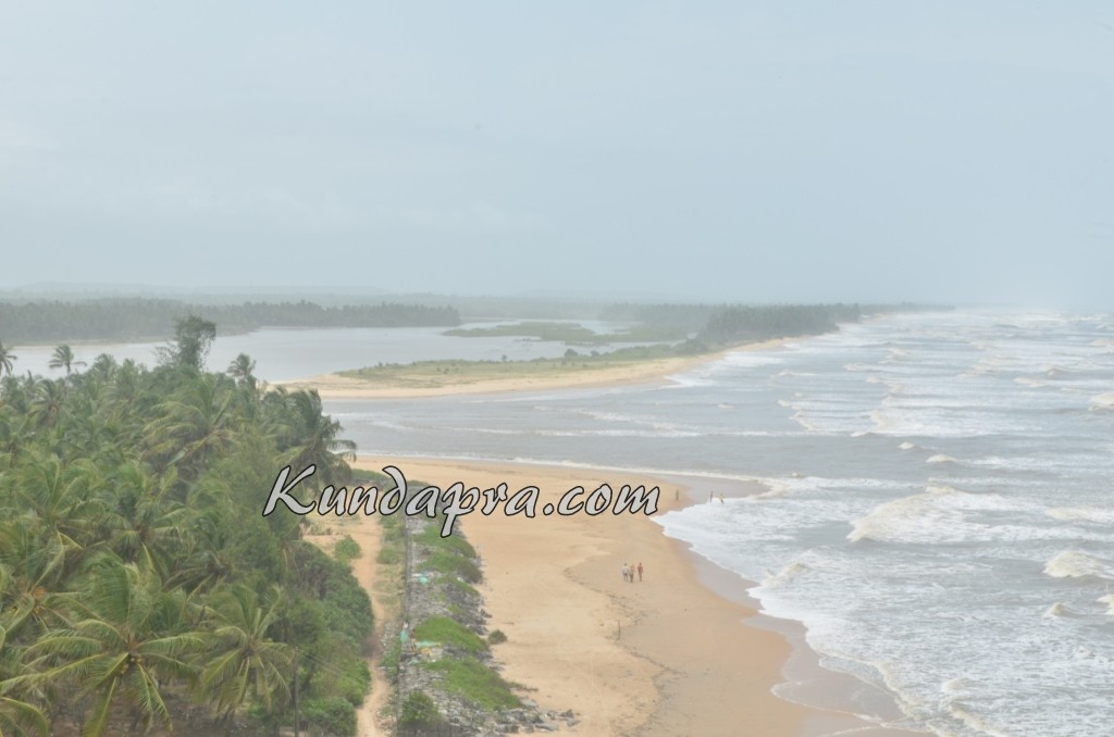 Someshwara beach and temple byndoor (2)