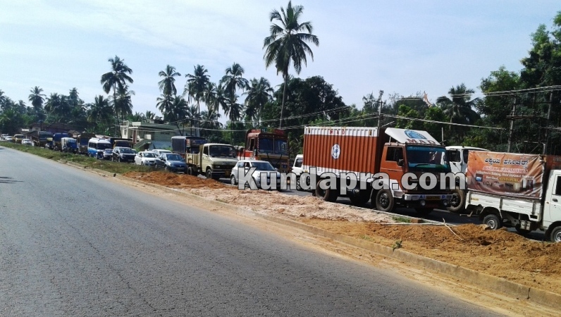 Protest for removing Kumbashi divider (1)