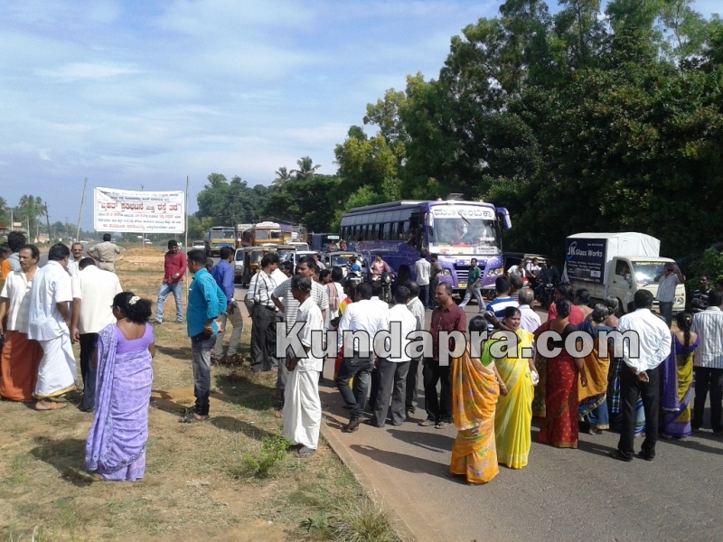 Protest for removing Kumbashi divider (2)