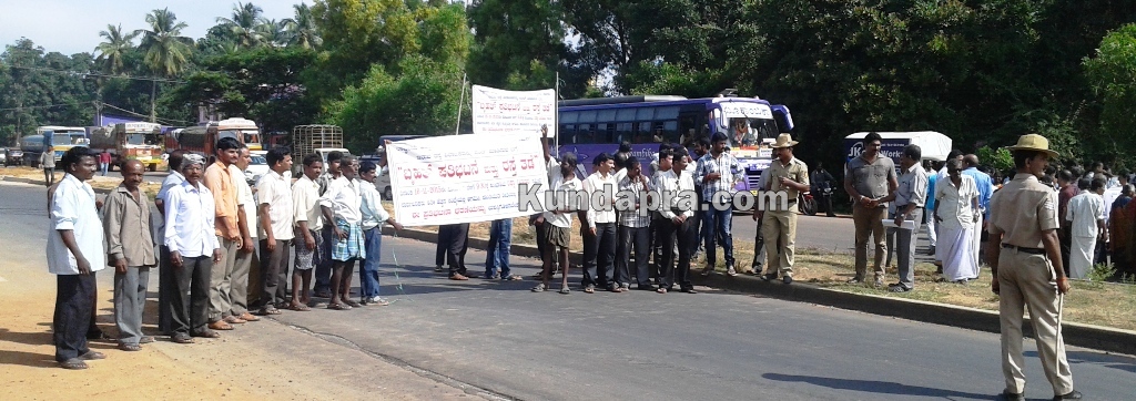 Protest for removing Kumbashi divider (5)