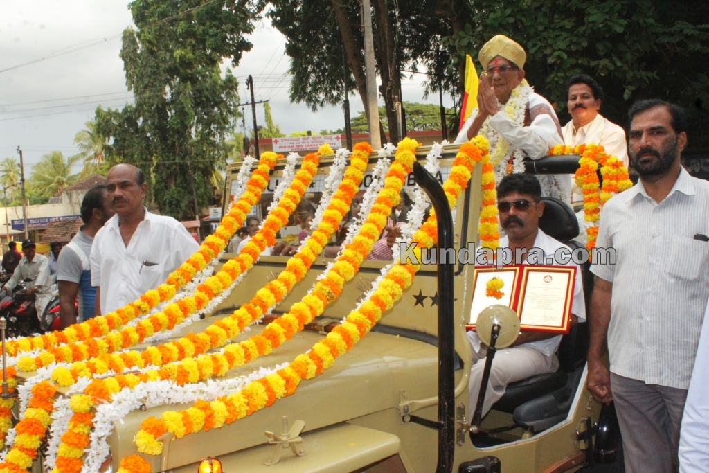 Rojotsava award winner Govinda Sherugar honored at Kala mandira Kundapura (17)