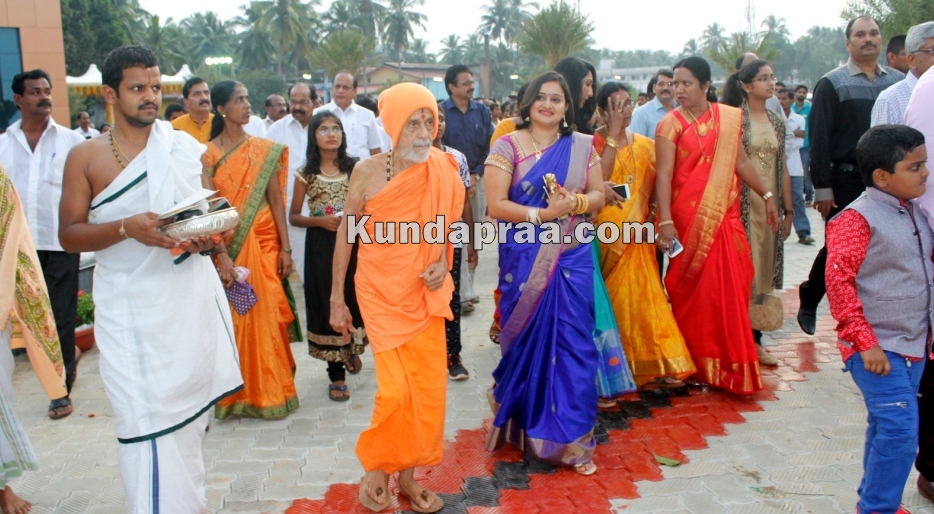 Sahana Convention centre and Sahana Orchid hotel Inaugurated at Sahana estate ankadakatte Kundapura by shree Vishwesha theertha swamiji (13)