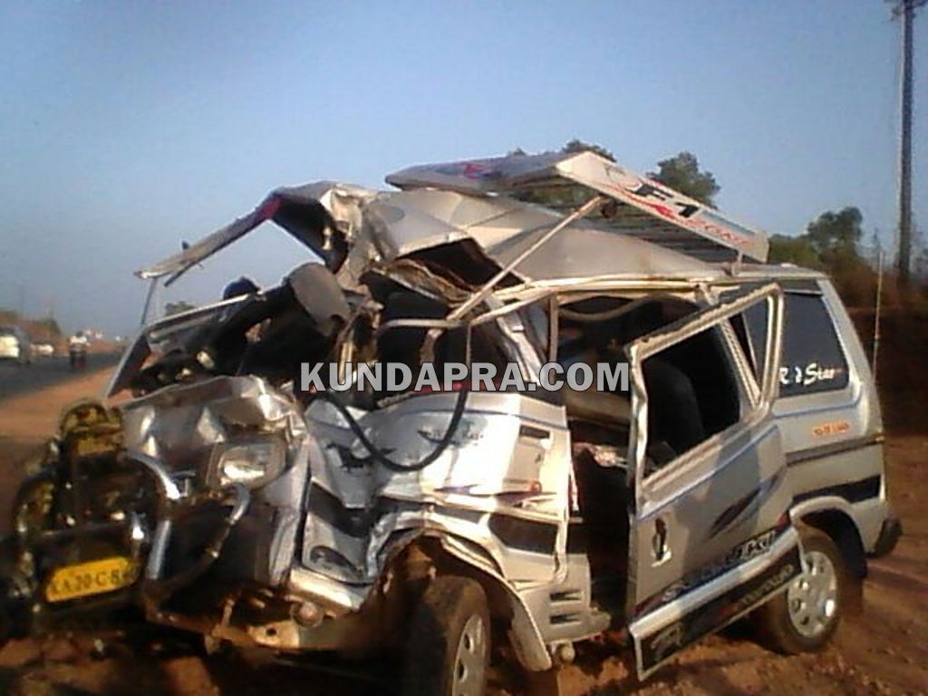 Mullikatte Accident bus and omni one spot (4)