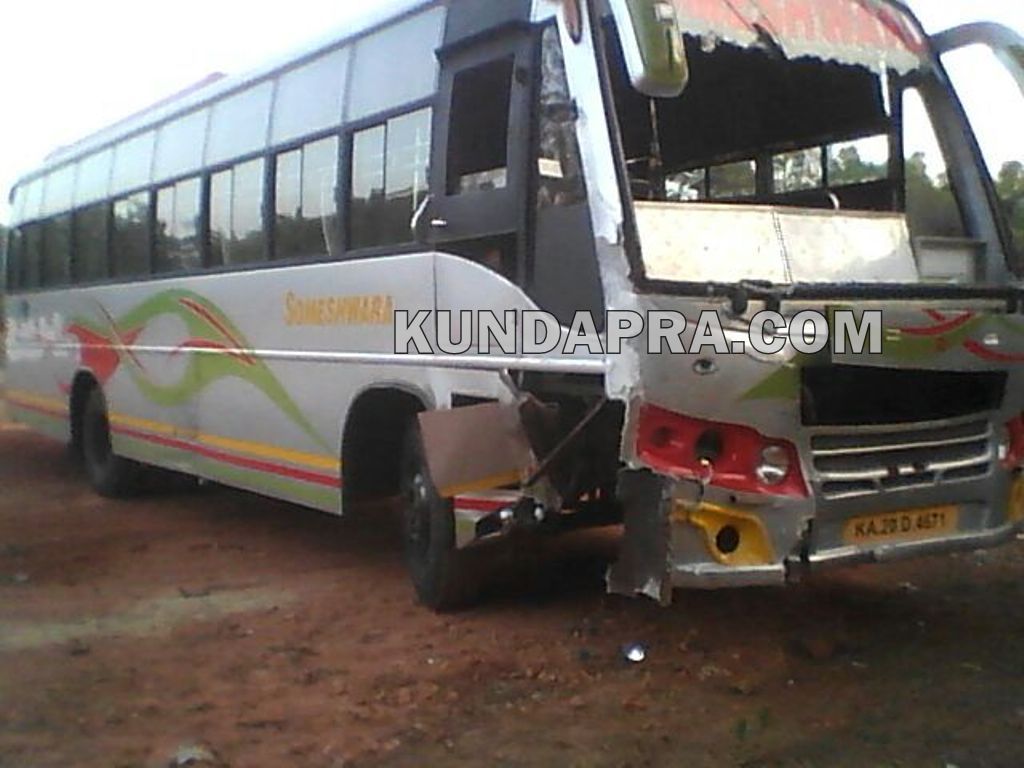 Mullikatte Accident bus and omni one spot (5)