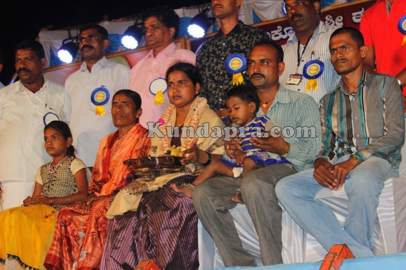 Uppundotsava Yodharige Salam - Madevi Hanumantappa Koppada (2)