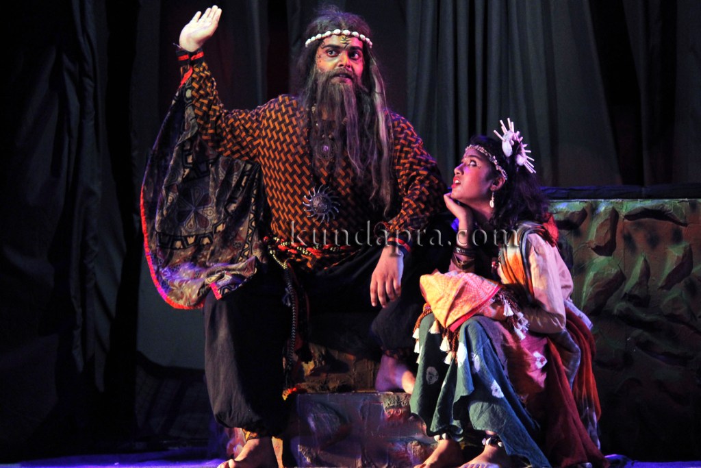 Alvas sudents acted Dha Dhoom Suntaragali Play - Directed by Jeevanram Sulia, Script by Vaidehi (2)