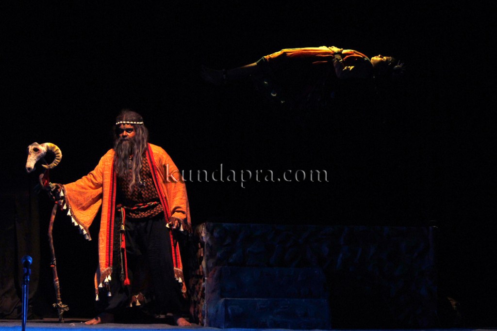 Alvas sudents acted Dha Dhoom Suntaragali Play - Directed by Jeevanram Sulia, Script by Vaidehi (6)