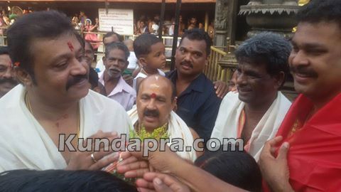 Kerala Malayalam film star Suresh Gopi Visited Kollur temple (1)