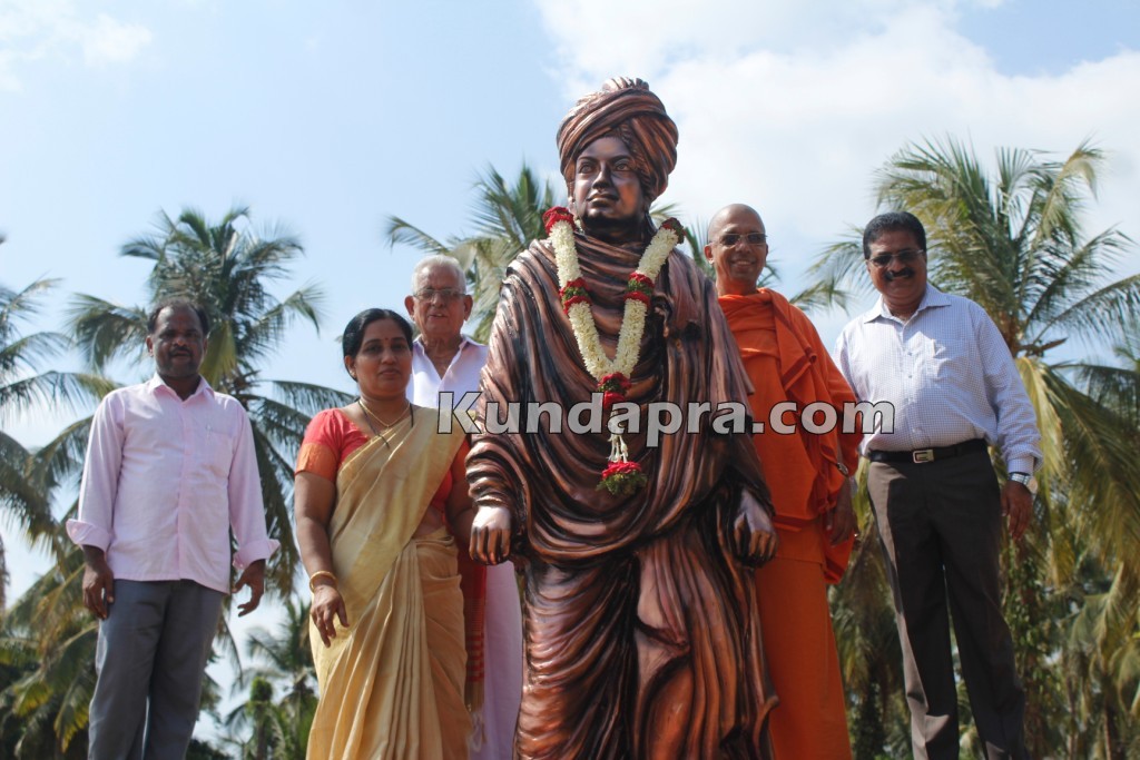 Gurukula Public School Vakwady Saadrushya art Gallery inaugurated and Swami Vivekananda Statue inaugurated (18)