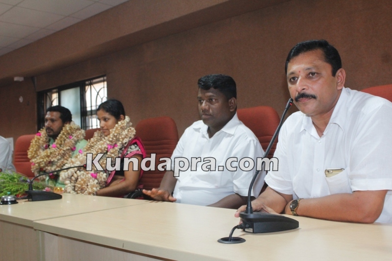 Kundapua Taluk Panchayath - Jayashree mogaveera and praveen kumar kadke elected as president and vice president (10)
