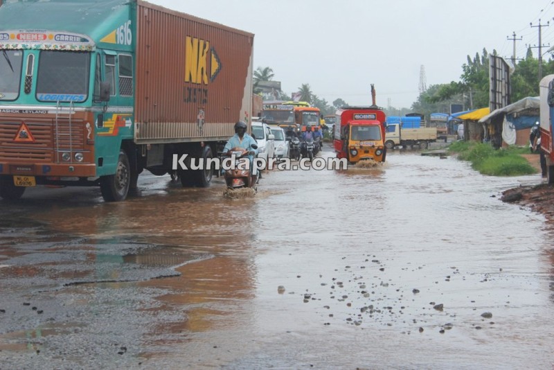 drainage water flow over road due to rain near shashri circle (3)