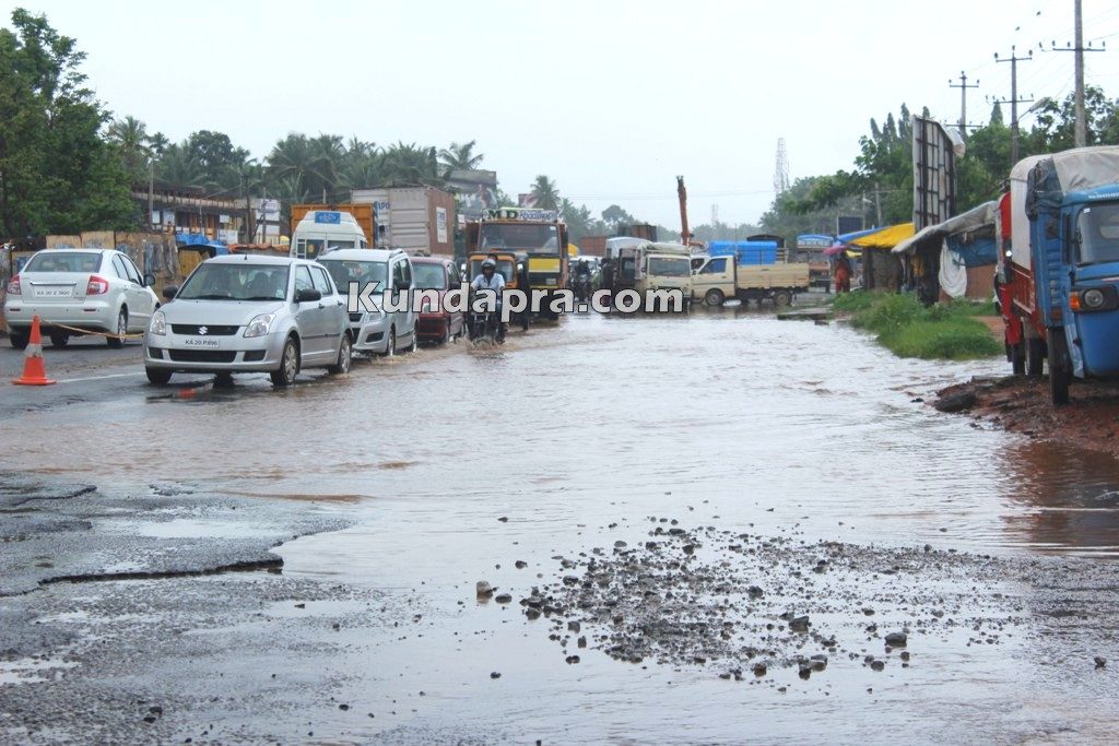 drainage water flow over road due to rain near shashri circle (5)