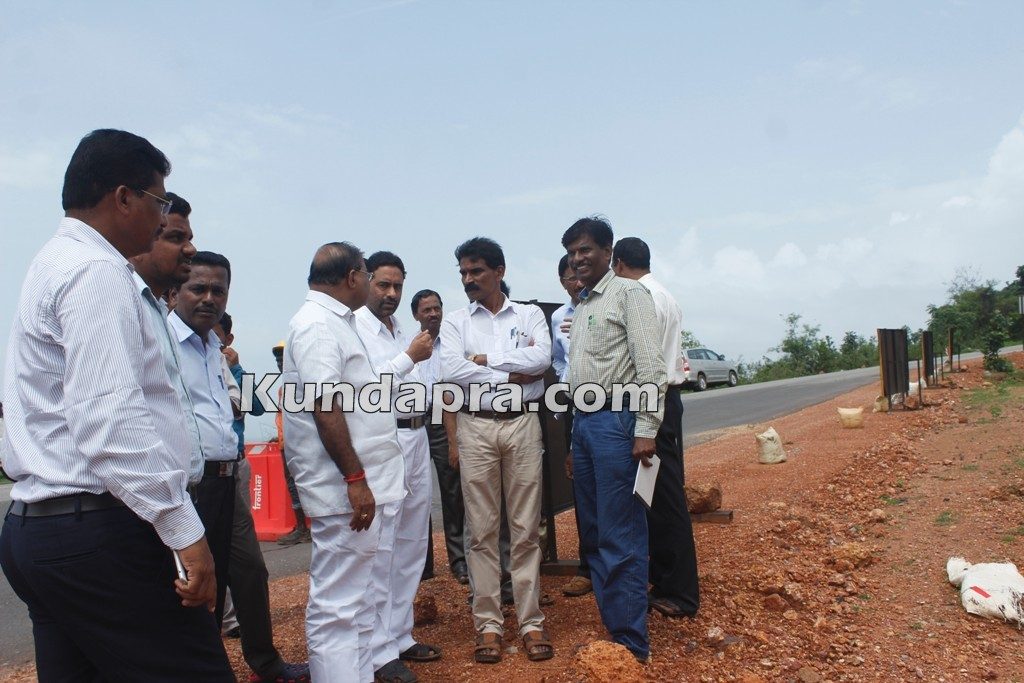 Byndoor MLA Gopal Poojary Visited places where agricultural land harmed (3)