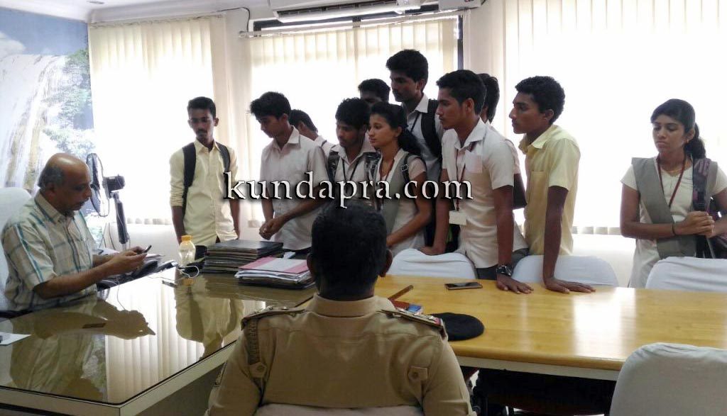 KSRTC BUS ISSUE - students mets mangalore devisinal controller (2)