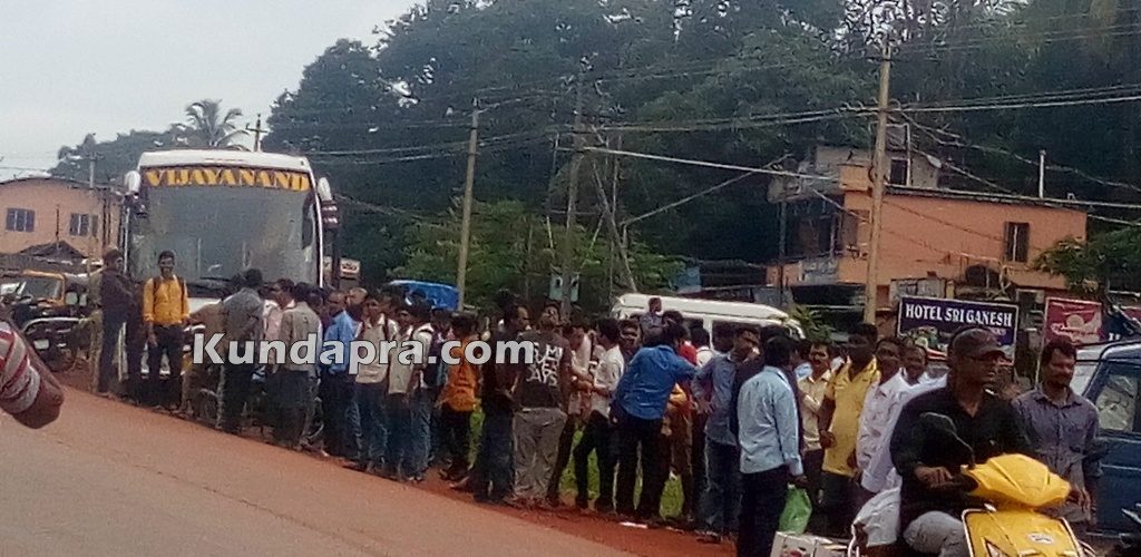 Uppunda KSRTC bus and VRL Bus accident. student spotout (2)
