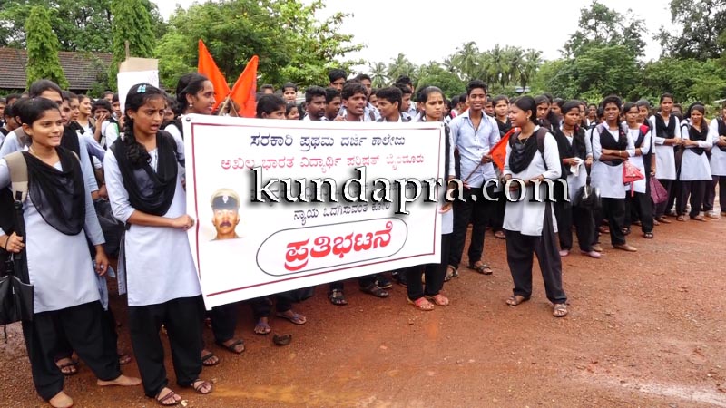news ABVP protest in Byndoor regarding Dysp Ganapathi death.png
