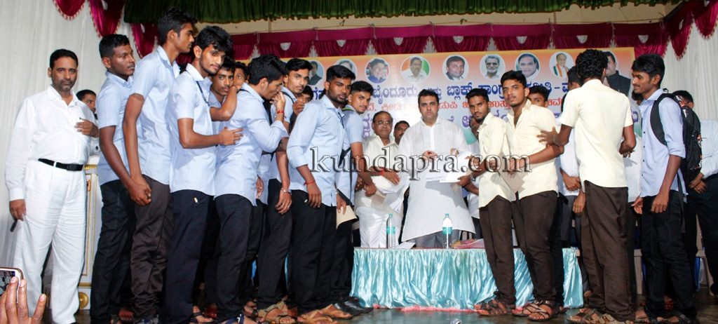 Byndoor, vandse block congress honored Minister Pramod madwaraj (8)