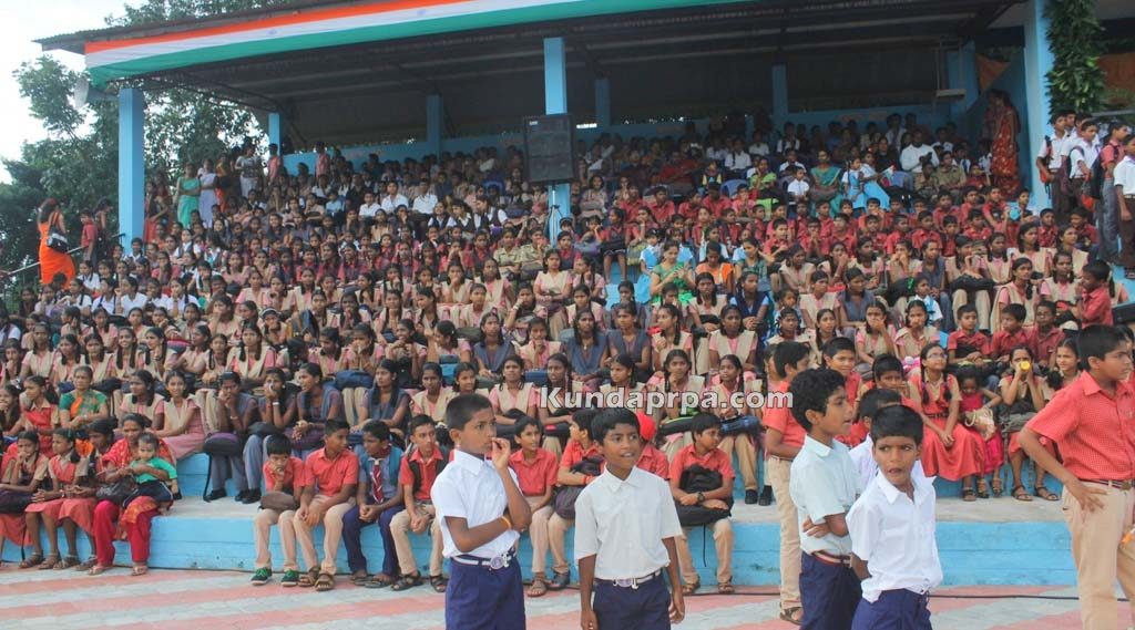 Indepencence day in Kundapur Gandhi Maidhan 2016 (21)