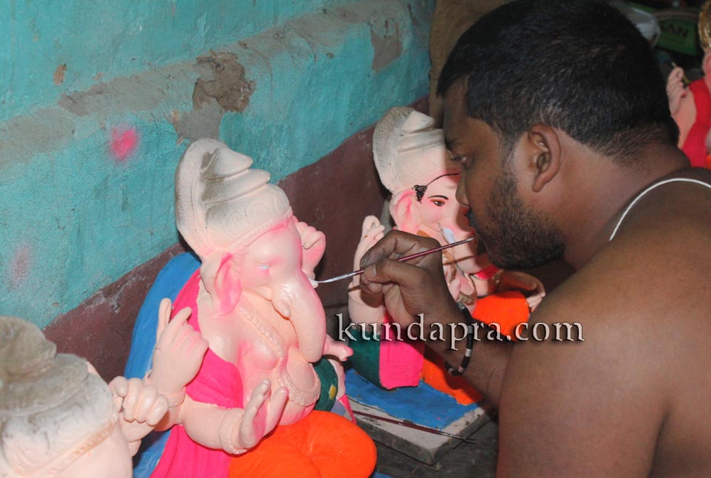 Byndoor Ganapathi statue manufacturer - Venkataramana Acharya family (2)