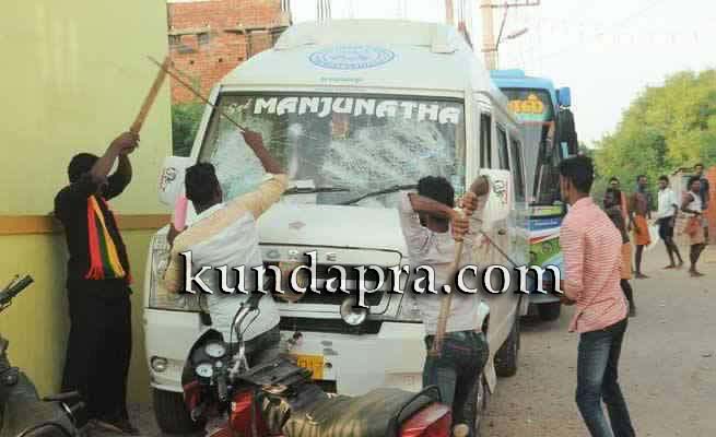 kaveri-water-contraversy-kundapura-vehile-damaged1