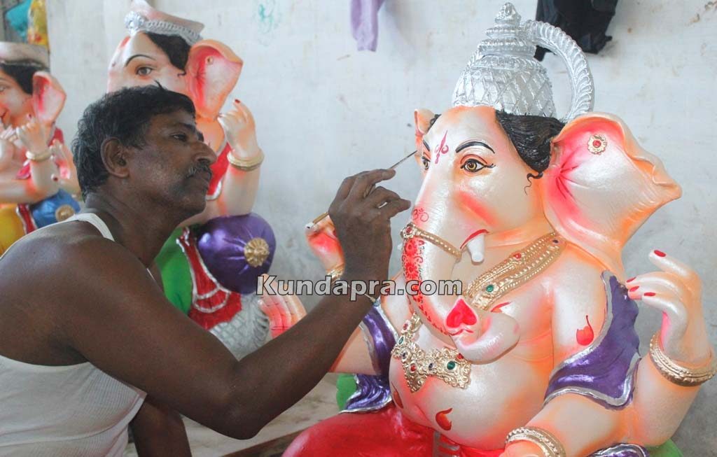 Kundapura ganesh idols makers Vasantha Gudigar made idols has demond in Hydarbad (1)