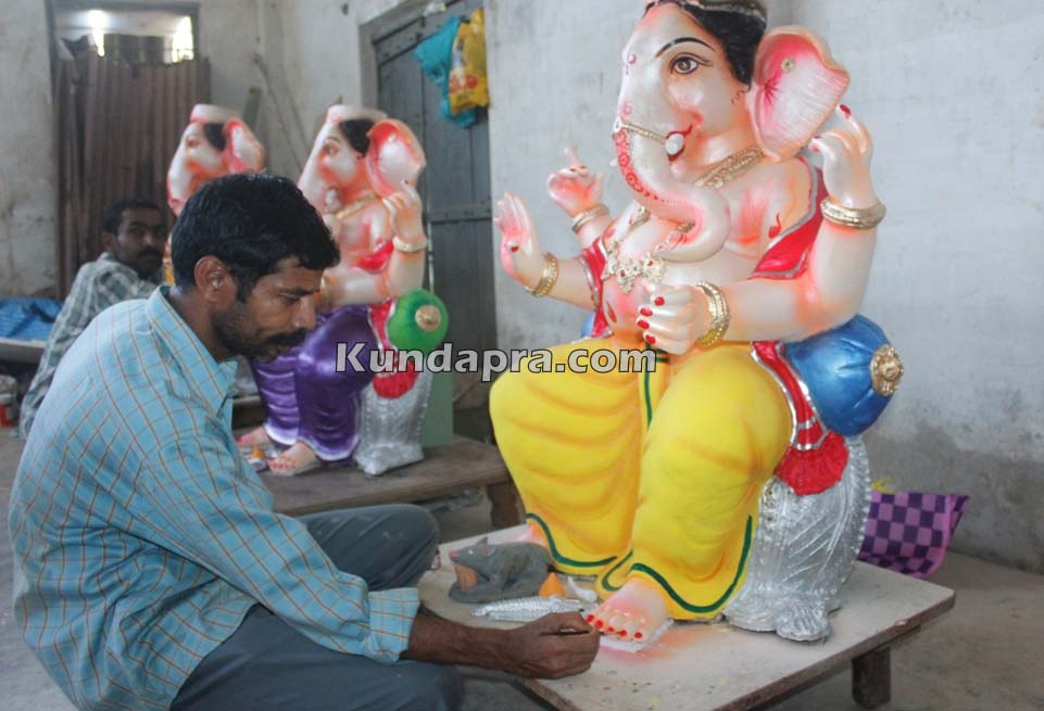 Kundapura ganesh idols makers Vasantha Gudigar made idols has demond in Hydarbad (18)