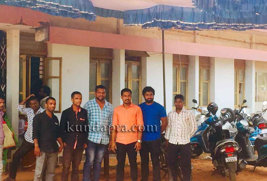 news-line-in-bank-kambadakone1