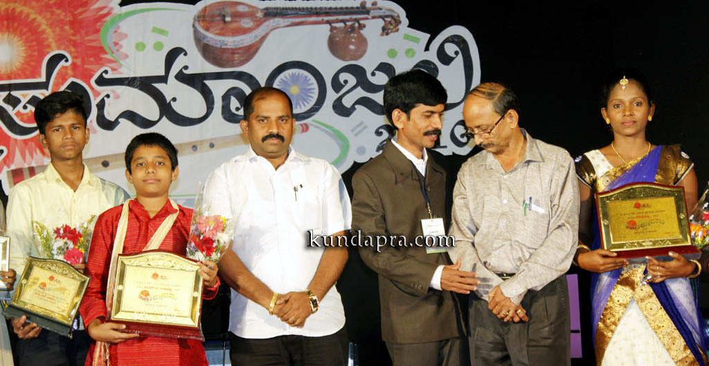 kusumanjali-2016-shri-padre-vasantha-kumar-perla-nalinkumar-shetty-nagoor-12