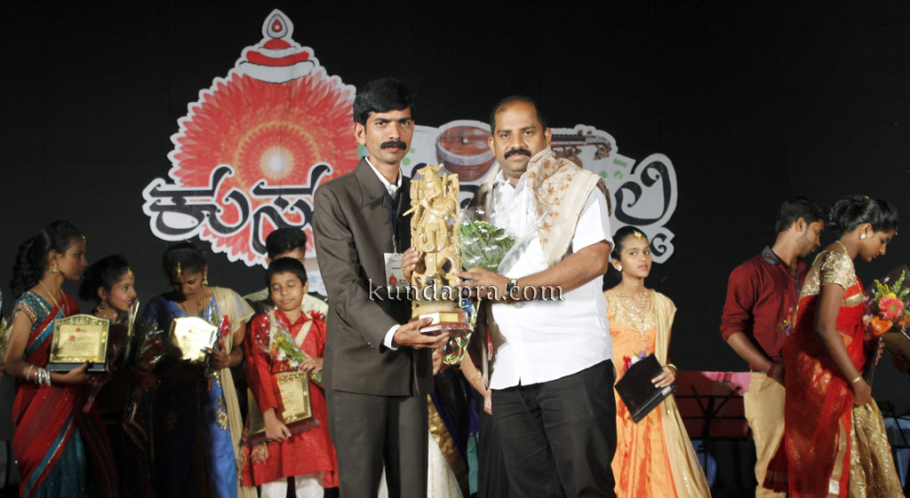 kusumanjali-2016-shri-padre-vasantha-kumar-perla-nalinkumar-shetty-nagoor-13