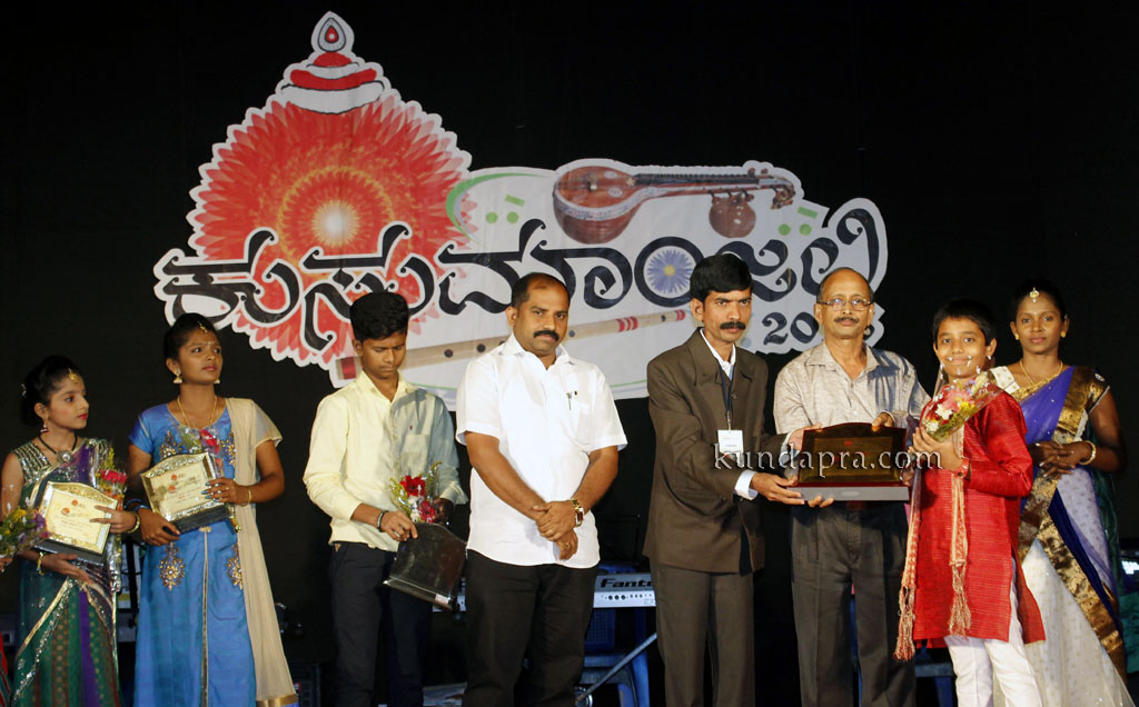 kusumanjali-2016-shri-padre-vasantha-kumar-perla-nalinkumar-shetty-nagoor-9
