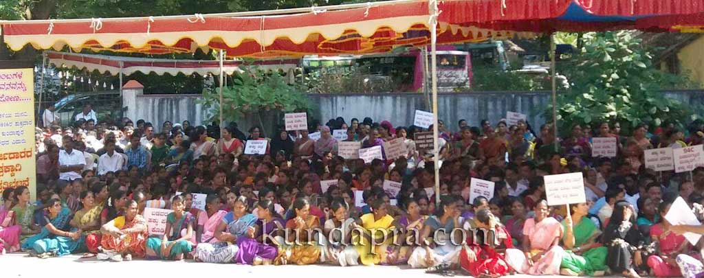 news-shrinivas-poojary-protest5