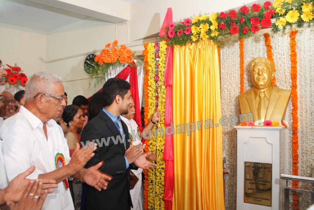 ವಿದ್ಯಾರ್ಥಿಗಳು ವಿಶ್ವ ಮಾರುಕಟ್ಟೆಯೊಂದಿಗೆ ಸ್ವರ್ಧಿಸಲು ಸಿದ್ಧರಾಗಬೇಕಿದೆ: ಆರ್. ವಿ. ದೇಶಪಾಂಡೆ