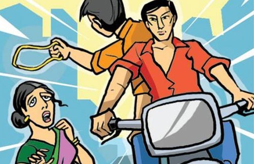 ಹಾಡಹಗಲೇ ಸರಗಳ್ಳತನ: ಪೊಲೀಸರೆದುರೇ ಪರಾರಿಯಾದ ಕಳ್ಳರು