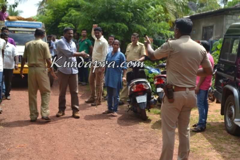 ಅಕ್ರಮ ಕಸಾಯಿಖಾನೆ: ಪೊಲೀಸರ ದಾಳಿ