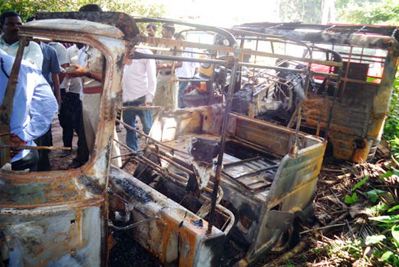 ಶಾರ್ಟ್ ಸರ್ಕ್ಯೂಟ್: ಎರಡು ರಿಕ್ಷಾ ಬೆಂಕಿಗಾಹುತಿ