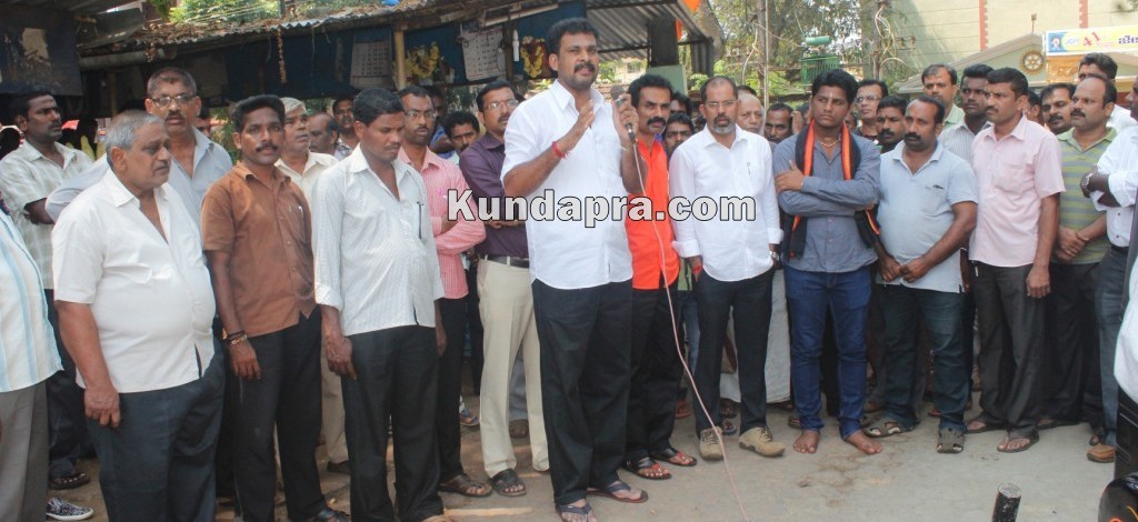 ಕುಂದಾಪುರ: ಗ್ರಾಮ ಲೆಕ್ಕಿಗರ ಕಛೇರಿ ಕಾನೂನು ಬಾಹಿರ – ಸಾರ್ವಜನಿಕರಿಂದ ಪ್ರತಿಭಟನೆ