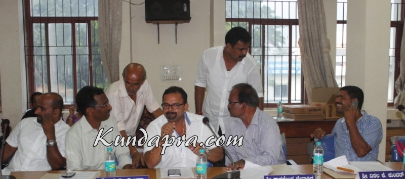 ಕುಂದಾಪುರ ಪುರಸಭೆ ಸಭೆಯಲ್ಲಿ ಮರಳಿನದ್ದೇ ಗದ್ದಲ, ಜಿಲ್ಲಾಧಿಕಾರಿ ಧೋರಣೆ ಬಗ್ಗೆ ಅಸಮಾಧಾನ