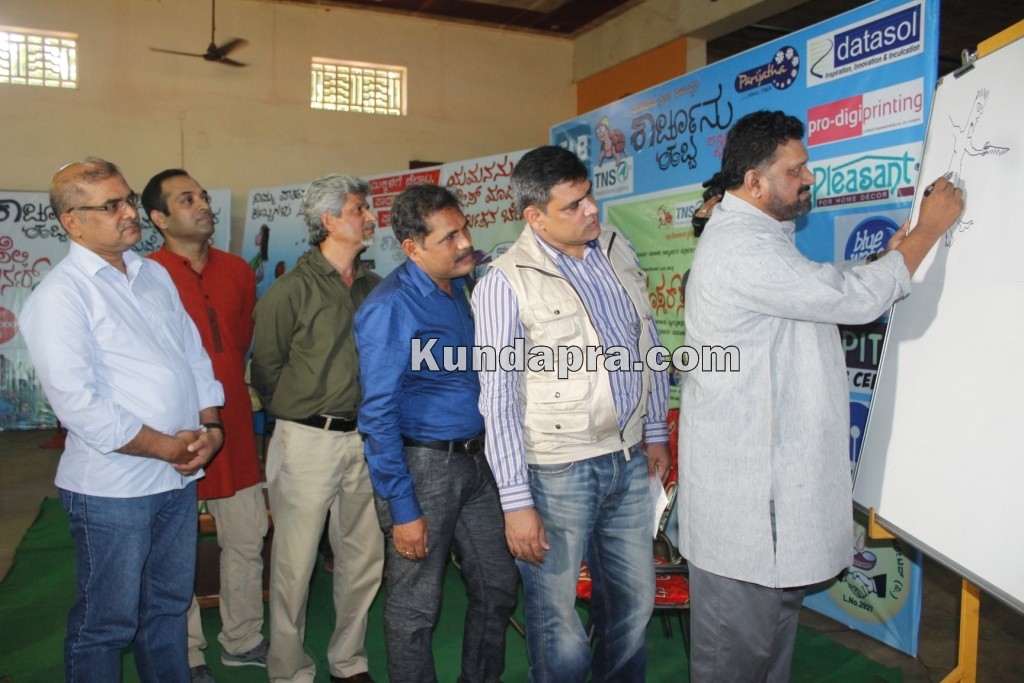 ಕಾರ್ಟೂನಿನಲ್ಲಿ ಕಲೆ, ಸಾಹಿತ್ಯ ಏಕಕಾಲಕ್ಕೆ ಅಭಿವ್ಯಕ್ತಗೊಳ್ಳುತ್ತದೆ: ರಂಗಕರ್ಮಿ ಸುರೇಶ್ ಆನಗಳ್ಳಿ