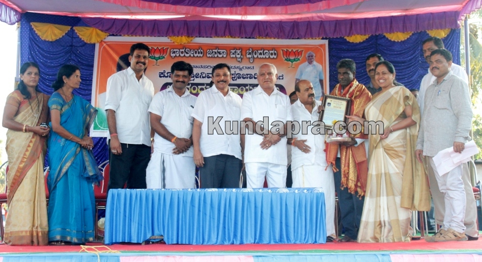 ರಾಜ್ಯ ಸರಕಾರ ಕೇಂದ್ರದತ್ತ ಕೈತೋರಿಸುವುದು ಬಿಟ್ಟು ಕೆಲಸ ಮಾಡಲಿ: ಬಿ. ಎಸ್. ಯಡಿಯೂರಪ್ಪ