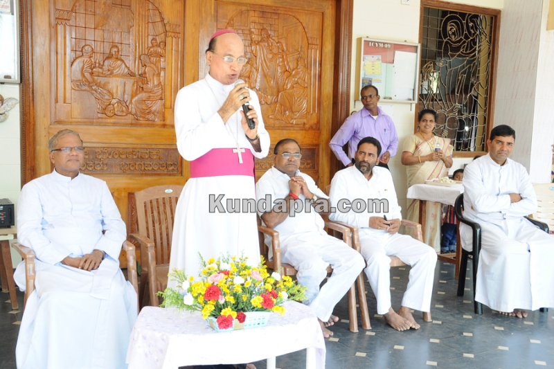 ಬೈಂದೂರು ಹೋಲಿಕ್ರಾಸ್ ಚರ್ಚ್: ಸಿಮಿಟ್ರಿ ದ್ವಾರ ಹಾಗೂ ಏಸುಕ್ರಿಸ್ತನ ಗುಡಿ ಉದ್ಘಾಟನೆ