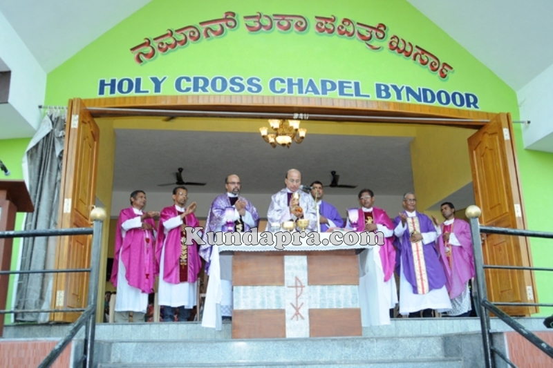 ಬೈಂದೂರಿನ ಹೋಲಿಕ್ರಾಸ್ ಇಗರ್ಜಿ ಗುಡ್ಡೆಯಲ್ಲಿ ಖುರ್ಸಾಚೆ ವಾಟ್