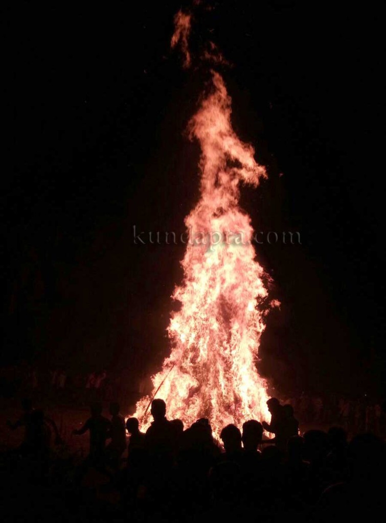 ಕೊಂಕಣಿ ಖಾರ್ವಿ ಜನಾಂಗದ ವೈಶಿಷ್ಟ್ಯಪೂರ್ಣ ಆಚರಣೆ ಹೋಳಿ