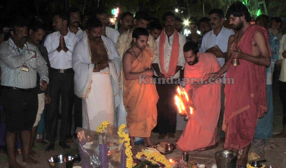 ಕೇಮಾರು ಶ್ರೀ ನೇತೃತ್ವದಲ್ಲಿ 108ಆರತಿಯ ಗಂಗಾಪೂಜೆ