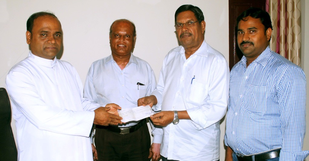 ಬಸ್ರೂರು ಸಂತ ಫಿಲಿಪ್ ನೇರೀ ಸೆಂಟ್ರಲ್ ಸ್ಕೂಲ್: ರೋಜರಿ ಸೊಸೈಟಿಯಿಂದ ದೇಣಿಗೆ