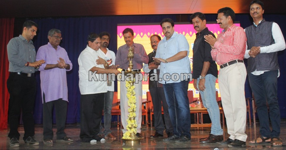 ಶಿಕ್ಷಣ ಉದ್ಯೋಗಕ್ಕಿಂತ ಮೊದಲು ಜ್ಞಾನವನ್ನು ತಂದುಕೊಡಬೇಕು: ಆನಂದ ಸಿ.ಕುಂದರ್