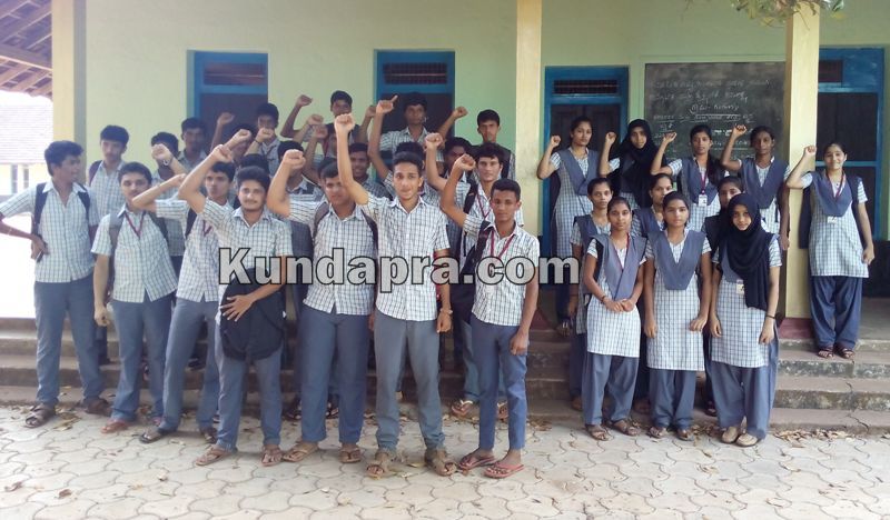 ಗಂಗೊಳ್ಳಿ: ಪಿಯು ಬೋರ್ಡ್ ವಿರುದ್ಧ ಎಸ್.ವಿ. ಕಾಲೇಜು ವಿದ್ಯಾರ್ಥಿಗಳ ಪ್ರತಿಭಟನೆ