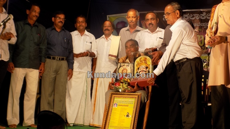 ಕುಂದಾಪುರ: ಹಾಸ್ಯ ಚಕ್ರವರ್ತಿ ಹಳ್ನಾಡಿ ಜಯರಾಮ ಶೆಟ್ಟಿಗೆ ಸನ್ಮಾನ