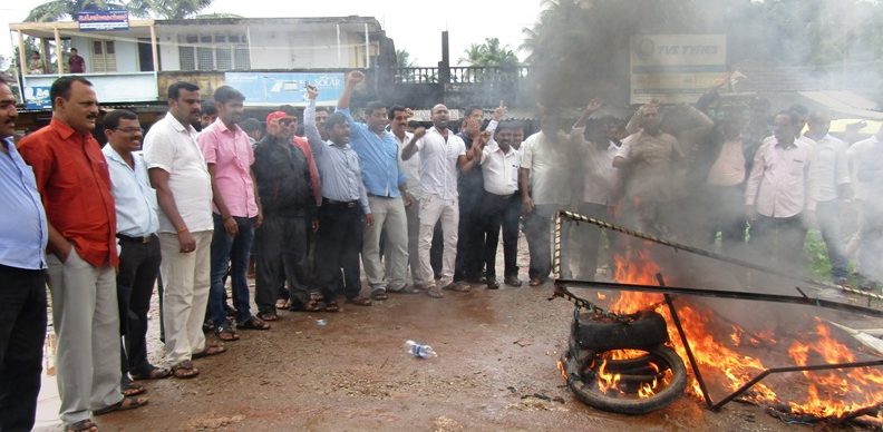 ಬೈಂದೂರು ಶಾಸಕರಿಗೆ ತಪ್ಪಿದ ಸಚಿವ ಸ್ಥಾನ. ಅಭಿಮಾನಿಗಳ ಪ್ರತಿಭಟನೆ