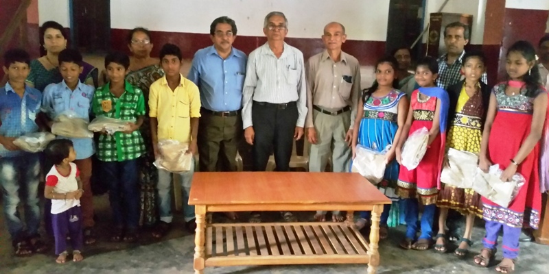 ಗಂಗೊಳ್ಳಿ ಸರಸ್ವತಿ ವಿದ್ಯಾಲಯದಲ್ಲಿ ಉಚಿತ ಸಮವಸ್ತ್ರ ಪುಸ್ತಕ ವಿತರಣೆ